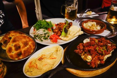 De Libanese mezzetafel is het nieuwe borrelplankje