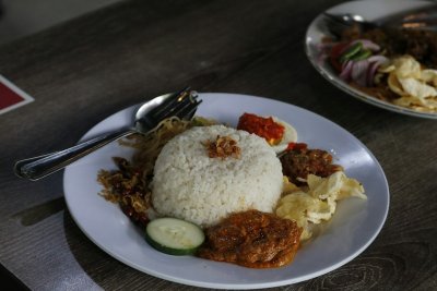 Waarom Indisch eten eigenlijk geen Indonesisch eten is